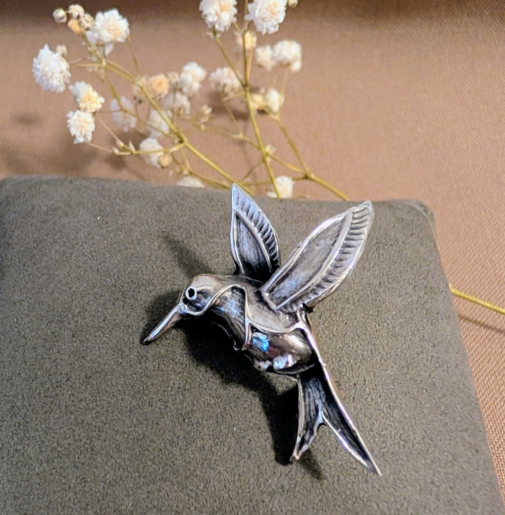 Silver Hummingbird Pin